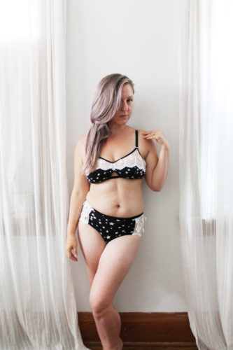 LuLuLingerie - TWO WAYS TO WEAR IT Convertible straps